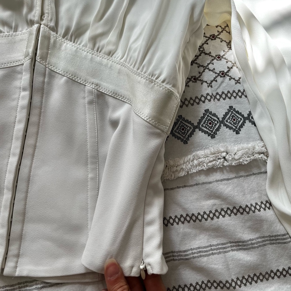 White House Black Market White Blouse - Picture 4 of 8